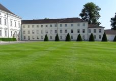 Nachsaat von Rasenflächen