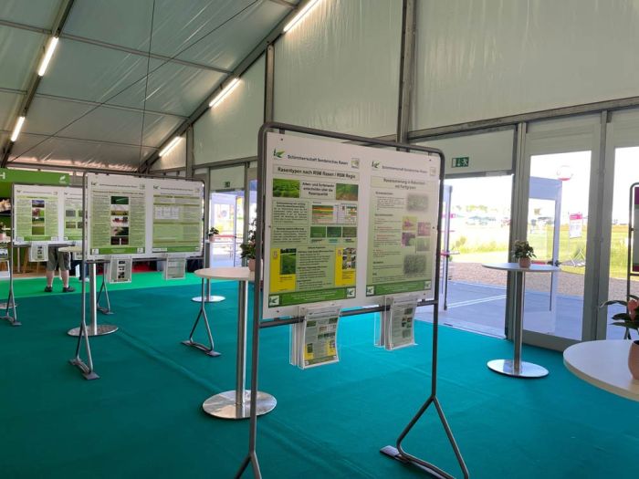 Die Posterausstellung griff weitere Themen auf und ergänzte die Informationen im Freiland.