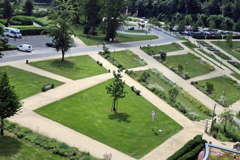 Rasen dient der flächigen Gestaltung in Parks
