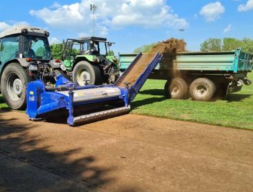 „Fraise Mowing“ ist eine neue Bearbeitungs-Methode von Rasenflächen.