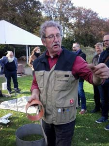 Praktische Bodenansprache mit Herrn Prügl beim Workshop.