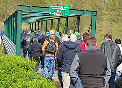 Aufstieg zur Plattform der Golfanlage