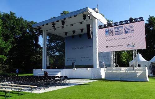 Hauptbühne für Fachforum bei „Woche der Umwelt“ im Schlosspark Bellevue. 