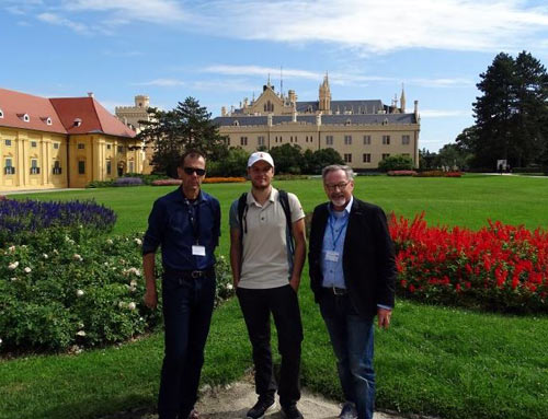 Prof. Dr. Bernd Leinauer mit seinem ersten Doktorranden, Daniel Hahn, von der 