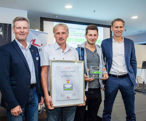 Siegerteam Pitch oft he Year 2016/17 für die 2. Bundesliga: VfB Stuttgart mit der Mercedes-Benz Arena.