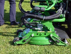 Ferngesteuerter Böschungsmäher.