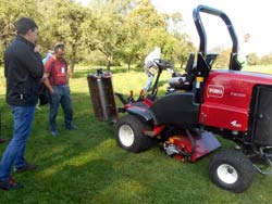 Feinschlegelmäher von TORO für Rasenflächen, wie beispielsweise Semi-Rough