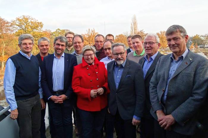 Prof. Dr. Wolfgang Prämaßing (li.) im Kreise der Mitglieder des Beirates „Rasenwissenschaft“ an der HS Osnabrück