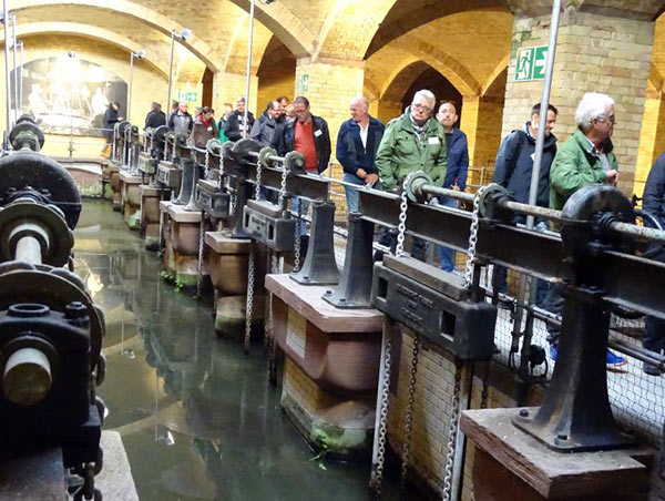 Wasseraufbereitung aus nächster Anschauung im historischen Klärwerk Frankfurt Niederrad