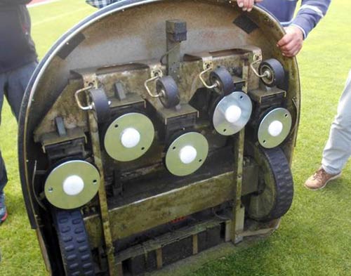 Mähroboter von unten