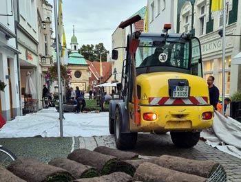 Bereitstellung des Fertigrasens in der Kapellenstraße in Telgte 