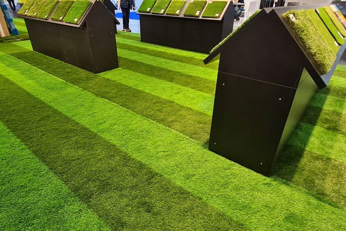 Kunststoffrasen dominiert die Messe FSB