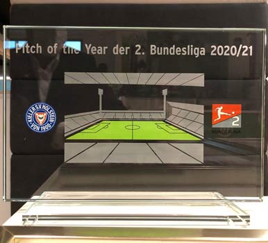 Urkunden und gestaltete Preise zum Award „Pitch oft the Year“.