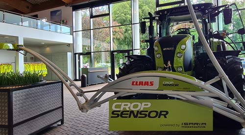 Frontanbau eines Crop Sensors zur Bestimmung des Chlorophyllgehaltes eines Pflanzenbestandes zur Steuerung des angebauten Düngerstreuers.