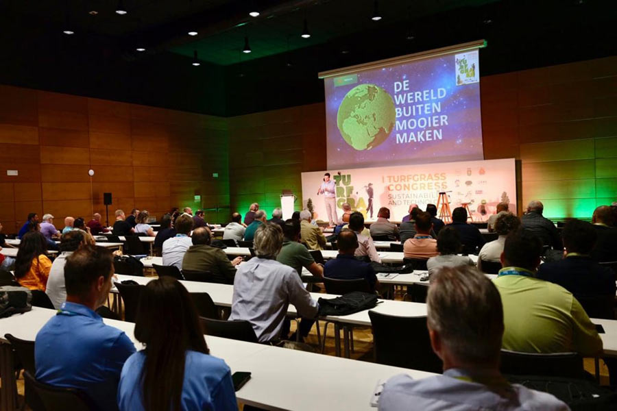 Abb.1: Gut besetzter Tagungsraum. Foto: Novogreen Cespes