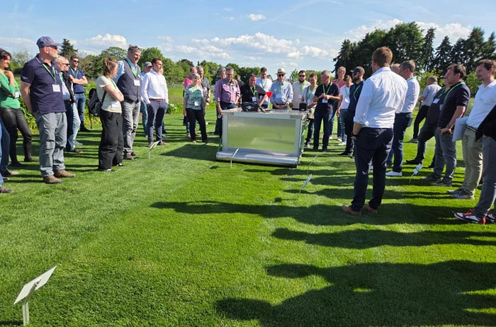 Erläuterungen zur halbautomatischen Saatbox für die Anlage von Gräserparzellen.