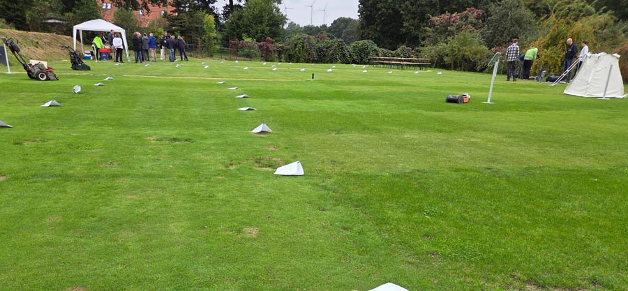 Flächenansicht der KORA-Rasenversuche in Rulle.