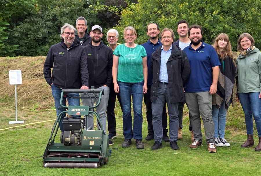 Das KORA-Team auf der Versuchsfläche in Rulle.