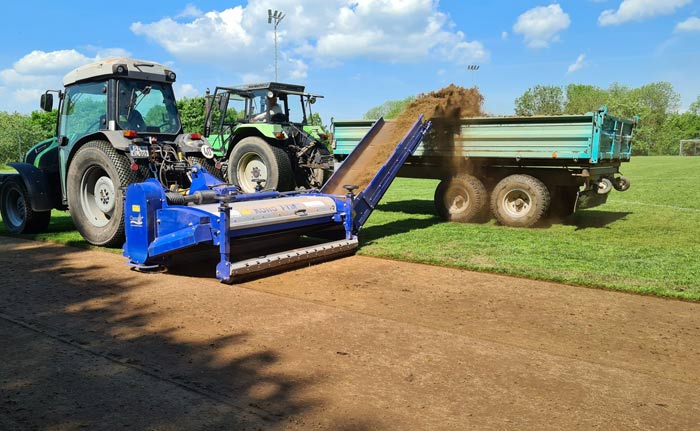 „Fraise Mowing“ ist eine neue Bearbeitungs-Methode von Rasenflächen.