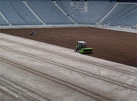 Einarbeitung der Grunddüngung und der Bodenhilfsmittel