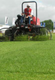 Mähereinsatz bei Tiefschnittrasen