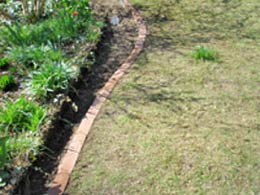 Befestigte Ränder mit Betonformsteinen