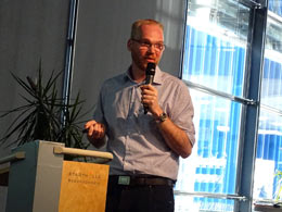 Dr. Rasche vom Fraunhofer IME