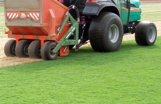 Leichte Pflegegeräte und Rasenbereifung reduzieren Verdichtungen 