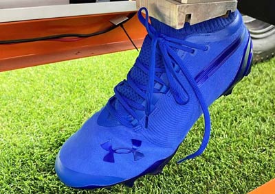 Neue Messvorrichtung fLEX zur Ermittlung der Spielfeldeigenschaften mittels eines geeigneten Fußballschuhs.