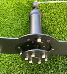 Stollenschergerät  zur Messung des Drehwiderstandes einer Rasennarbe in Newton Meter.